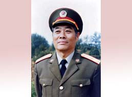 出任过两郑州高炮学院和解放军炮兵指挥学院的院长