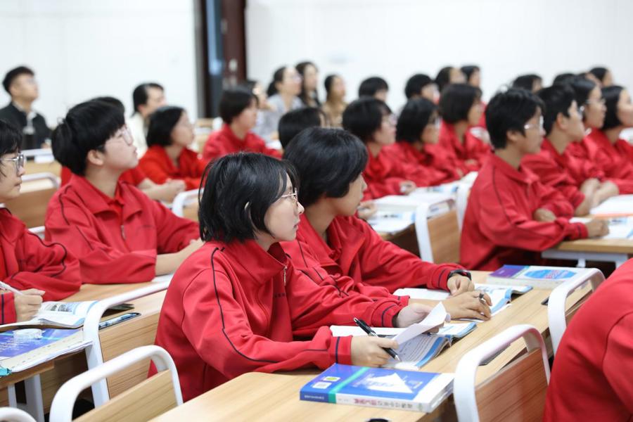 首页>对外合作>国内交流>供稿:对外合作处图片:李莹莹,马钊文字:施