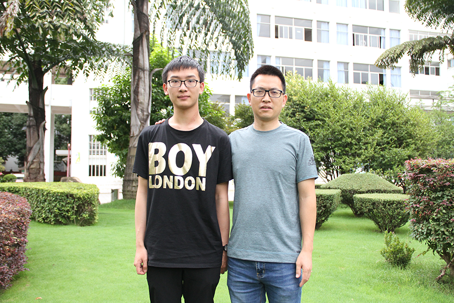 张舒童与班主任唐金彬.png