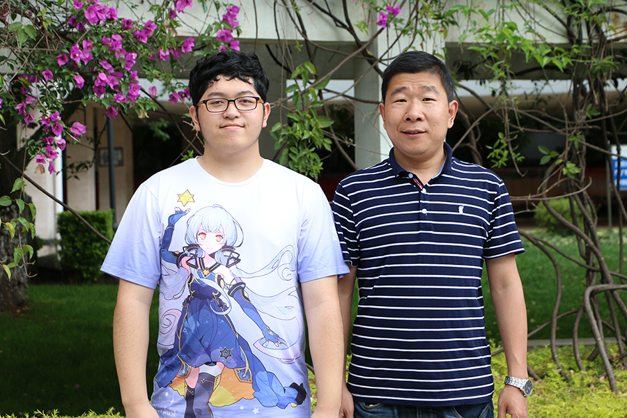 张文远和胡胡光启老师.JPG