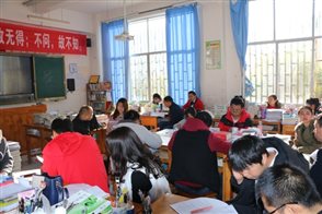 E:\教课室资料（2016.9后）\人才培养（彬彬）\云南师大附中帮扶梁河一中计划\2019.12.24师大附中12月帮扶照片\IMG_8375.JPG